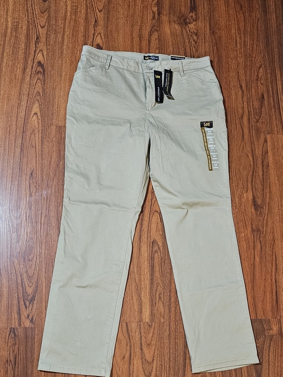 Lee Other - Lee Women's Khaki Straight Fit Chino Pants - 14 Medium